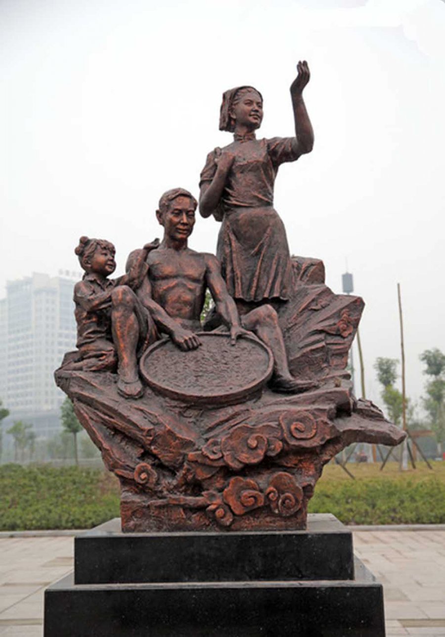 郑州铜制人物广场景观雕塑